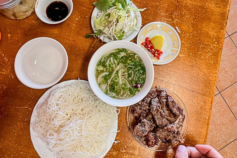 bun ngan nuong grilovana kachna s nudlemi 17
