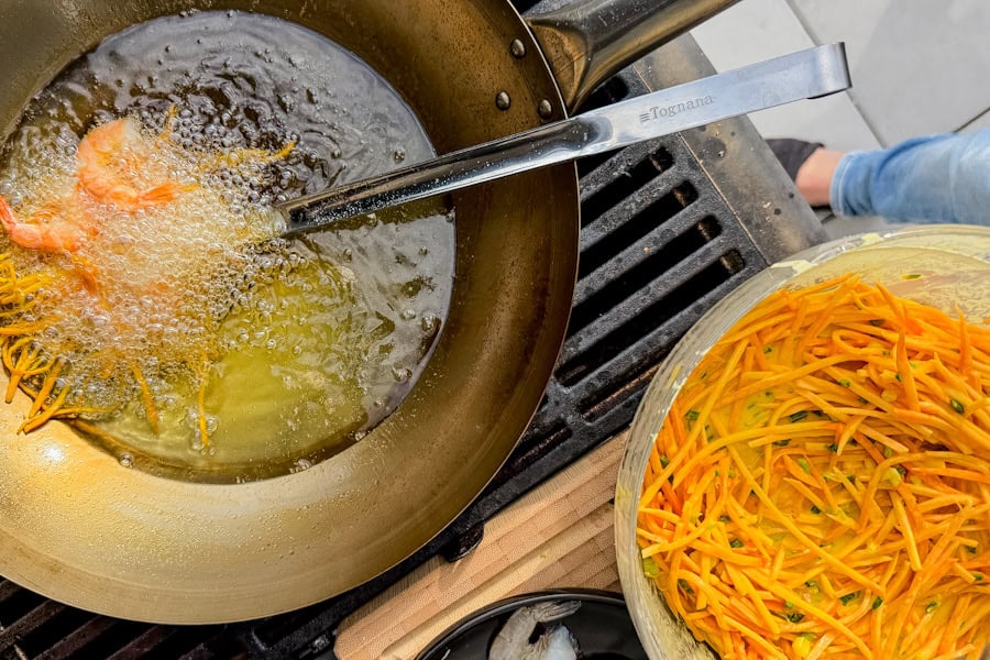 Křupavý vietnamský bramborák z hanojských ulic - Bánh Tôm 12 vietnamsky bramborak banh tom recept 08