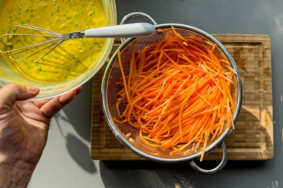 Křupavý vietnamský bramborák z hanojských ulic - Bánh Tôm 11 vietnamsky bramborak banh tom recept 10
