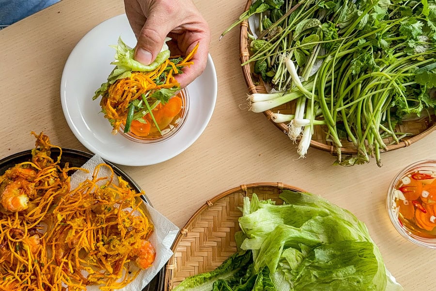Křupavý vietnamský bramborák z hanojských ulic - Bánh Tôm 13 vietnamsky bramborak banh tom recept 20